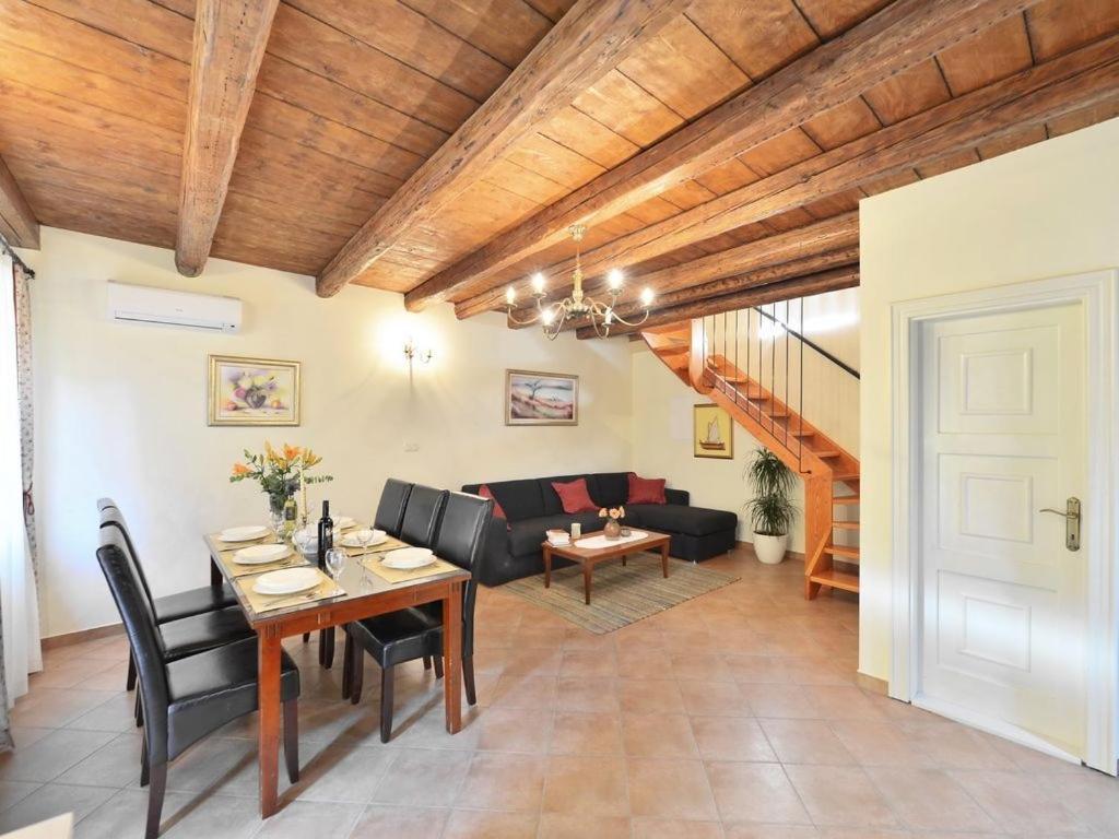 Villa Omiš Exteriör bild