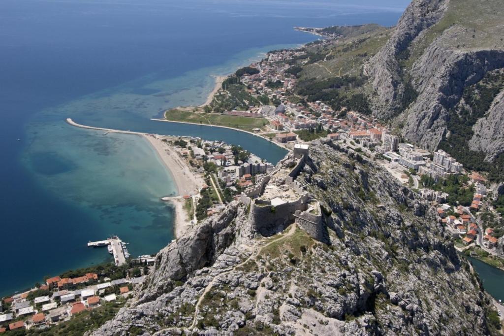 Villa Omiš Exteriör bild