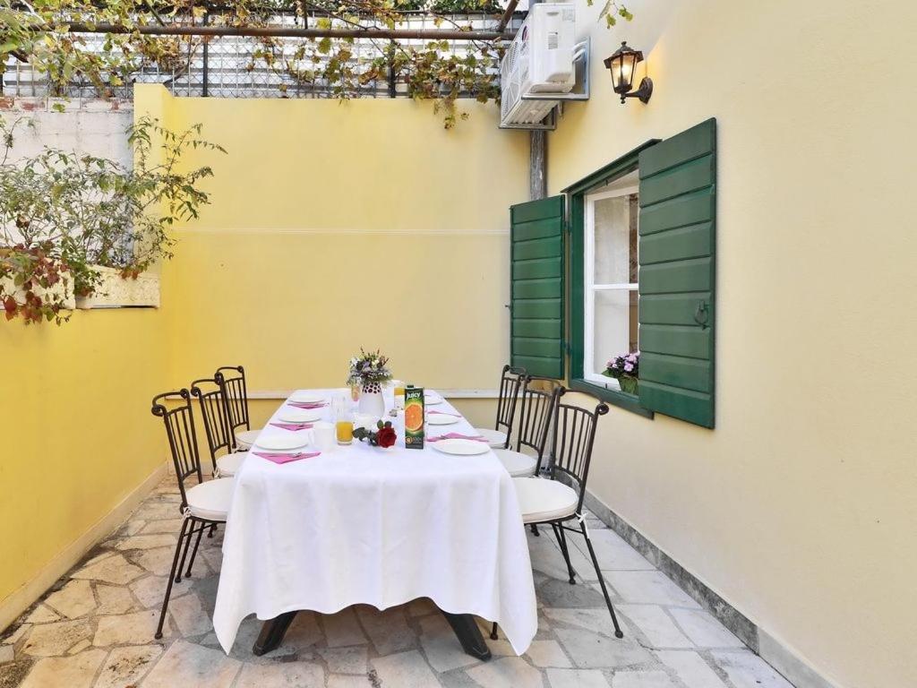 Villa Omiš Exteriör bild