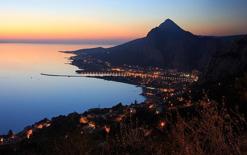 Villa Omiš Exteriör bild