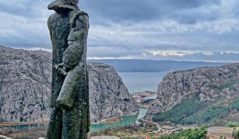 Villa Omiš Exteriör bild